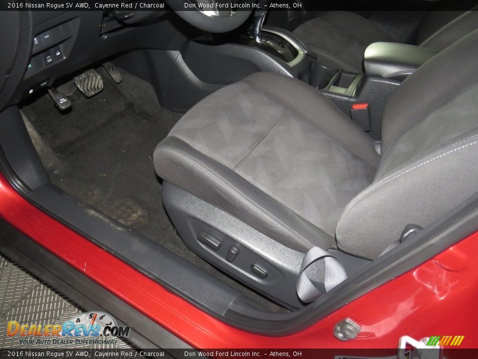 2016 Nissan Rogue SV AWD Cayenne Red / Charcoal Photo #21