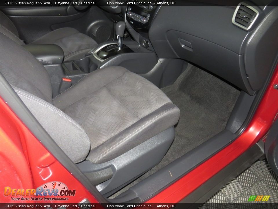 2016 Nissan Rogue SV AWD Cayenne Red / Charcoal Photo #30
