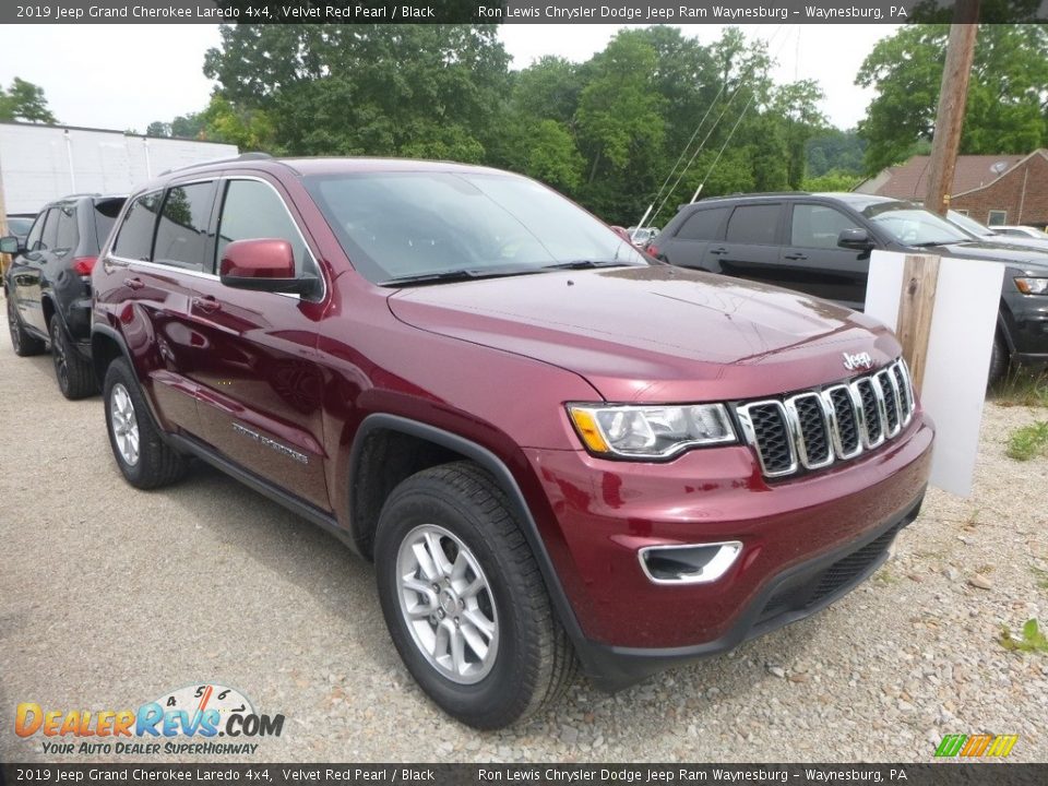 2019 Jeep Grand Cherokee Laredo 4x4 Velvet Red Pearl / Black Photo #2