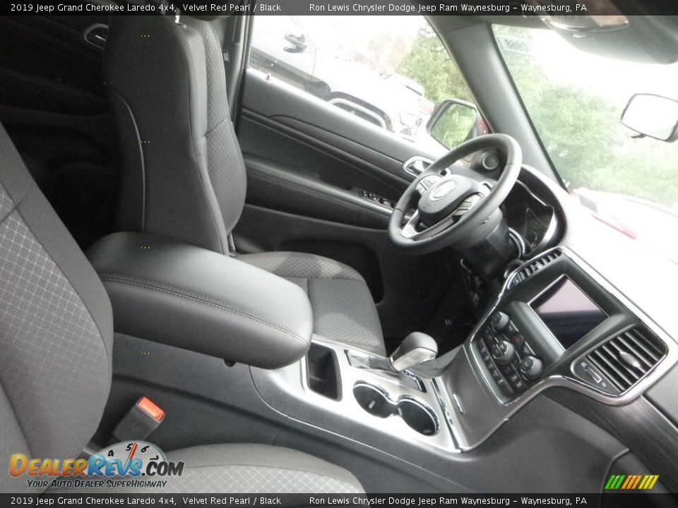 2019 Jeep Grand Cherokee Laredo 4x4 Velvet Red Pearl / Black Photo #5