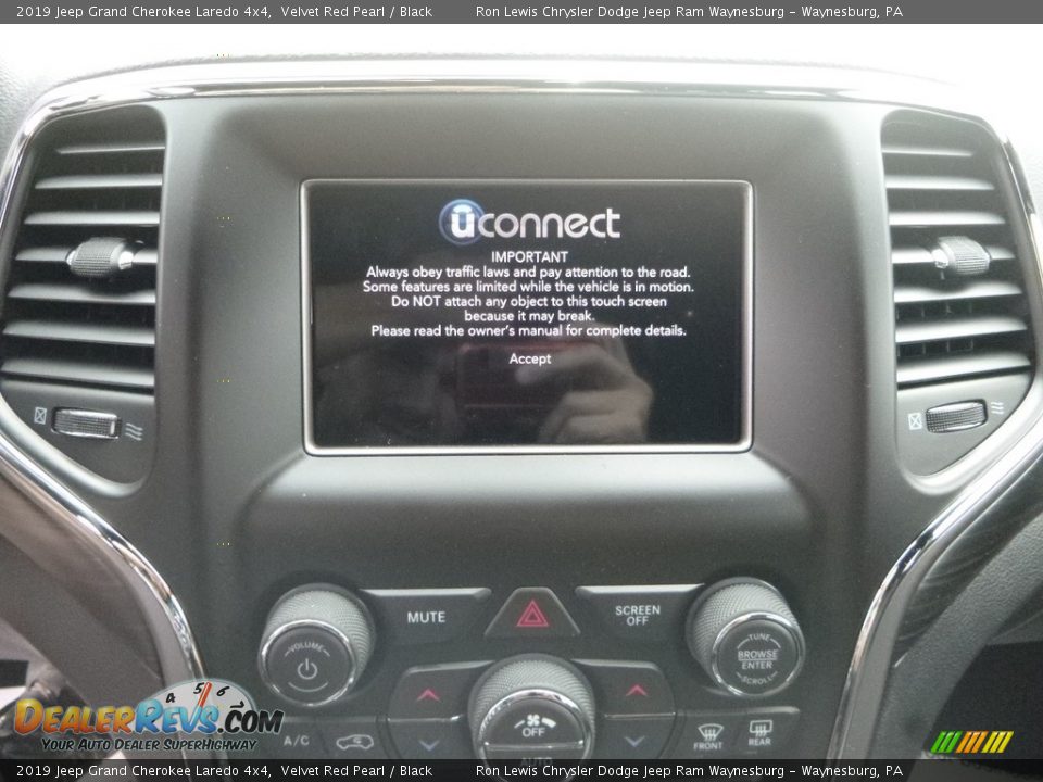 2019 Jeep Grand Cherokee Laredo 4x4 Velvet Red Pearl / Black Photo #14