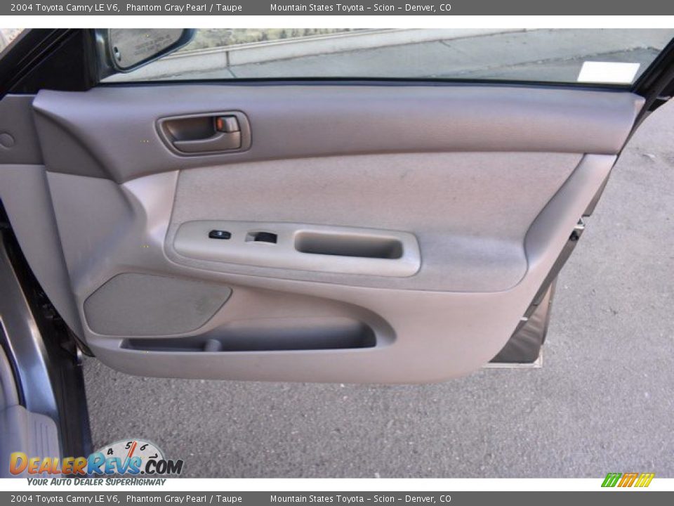 2004 Toyota Camry LE V6 Phantom Gray Pearl / Taupe Photo #26
