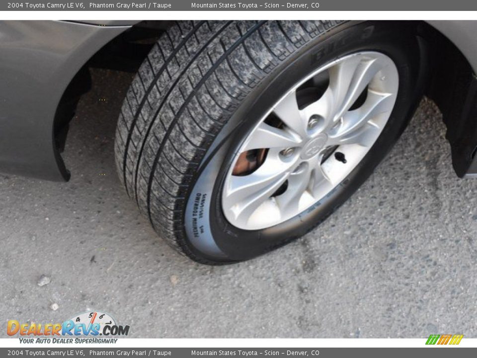 2004 Toyota Camry LE V6 Phantom Gray Pearl / Taupe Photo #29
