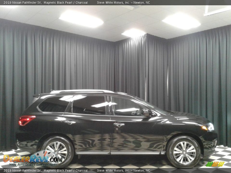 2019 Nissan Pathfinder SV Magnetic Black Pearl / Charcoal Photo #5
