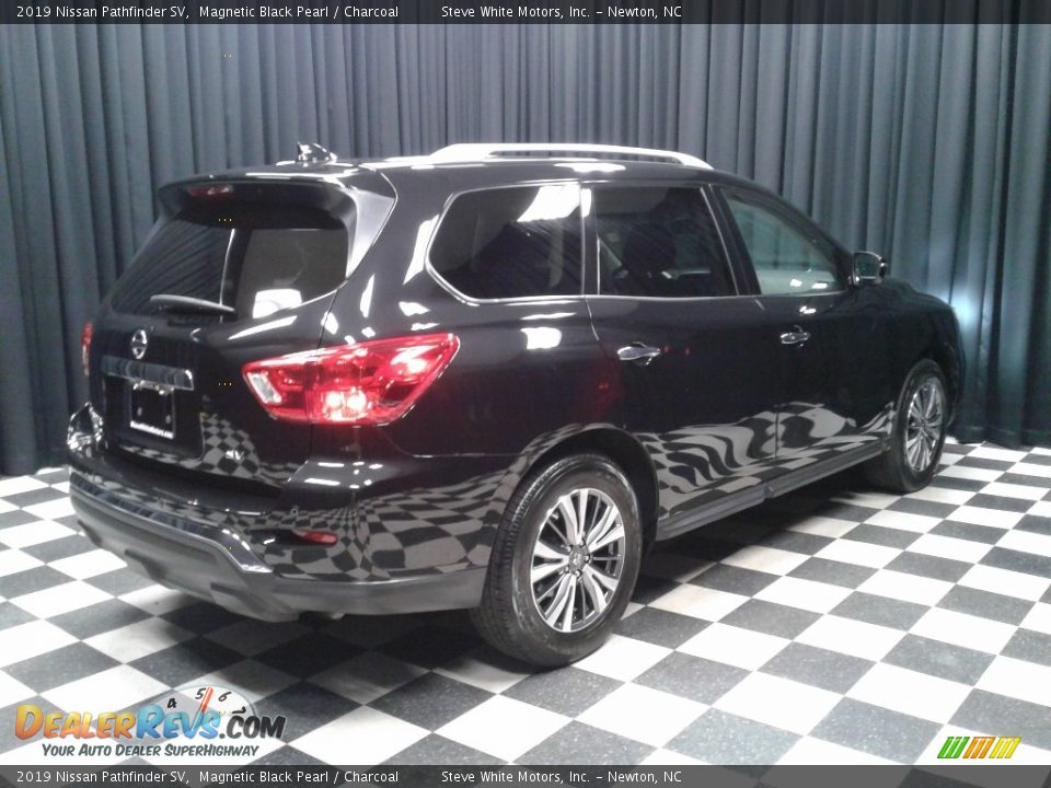 2019 Nissan Pathfinder SV Magnetic Black Pearl / Charcoal Photo #6