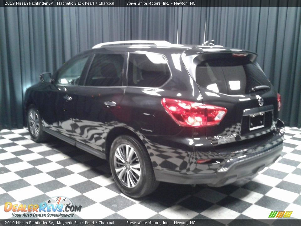 2019 Nissan Pathfinder SV Magnetic Black Pearl / Charcoal Photo #8