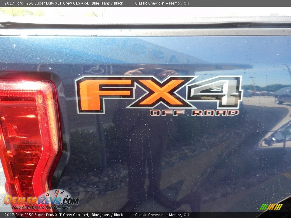 2017 Ford F250 Super Duty XLT Crew Cab 4x4 Blue Jeans / Black Photo #4