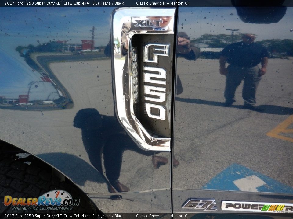 2017 Ford F250 Super Duty XLT Crew Cab 4x4 Blue Jeans / Black Photo #10