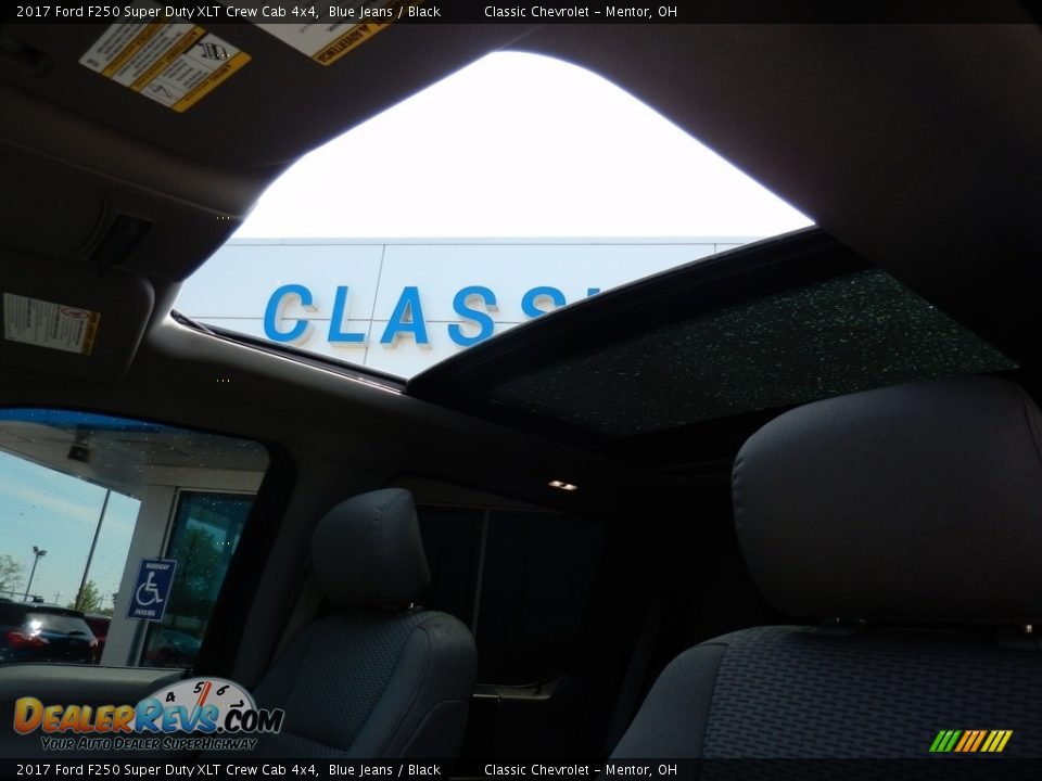 2017 Ford F250 Super Duty XLT Crew Cab 4x4 Blue Jeans / Black Photo #19