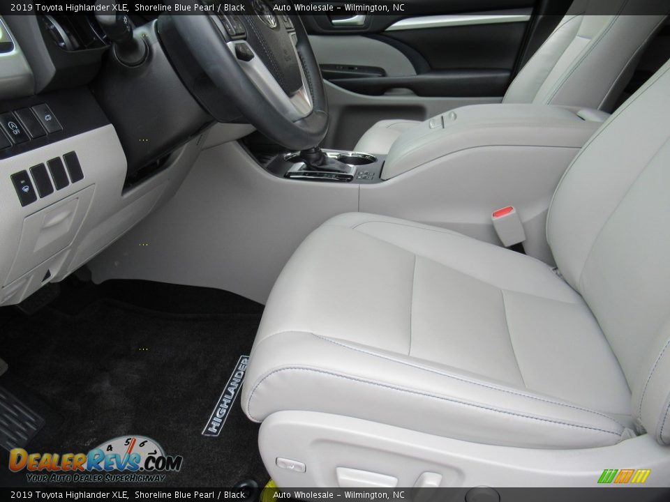 2019 Toyota Highlander XLE Shoreline Blue Pearl / Black Photo #9