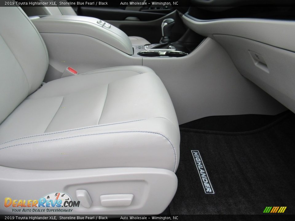 2019 Toyota Highlander XLE Shoreline Blue Pearl / Black Photo #11