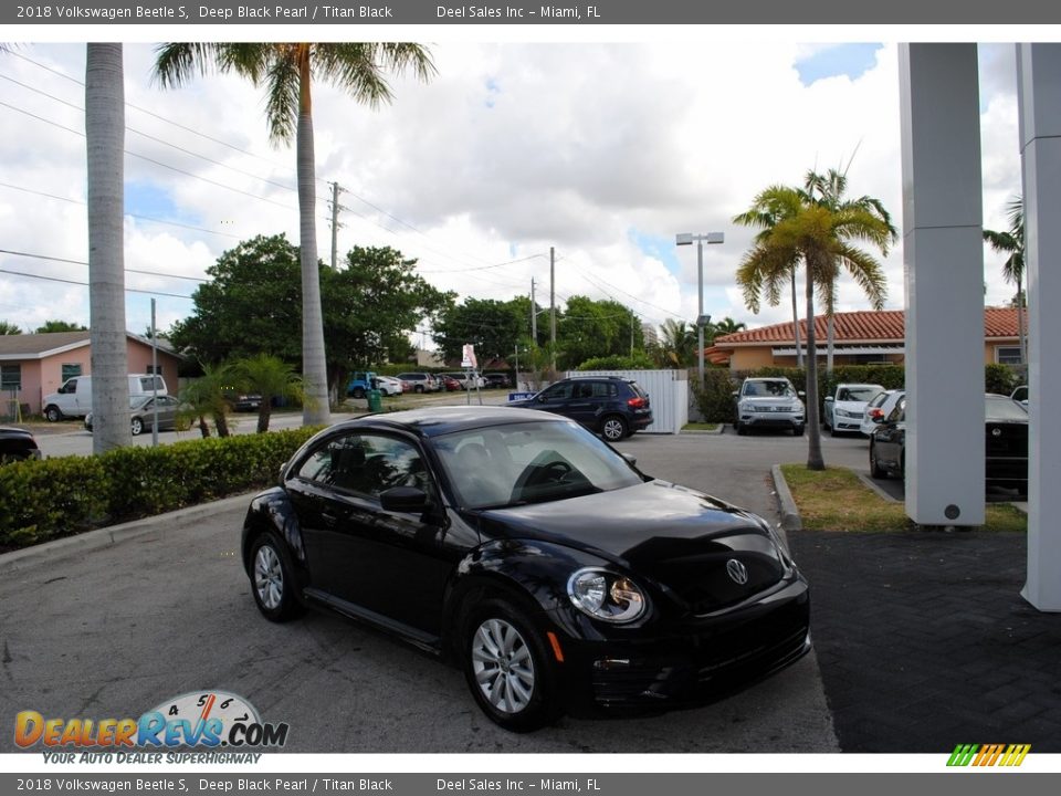 2018 Volkswagen Beetle S Deep Black Pearl / Titan Black Photo #1