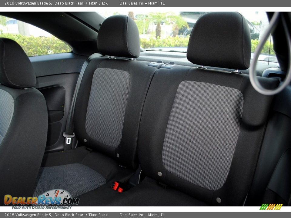 2018 Volkswagen Beetle S Deep Black Pearl / Titan Black Photo #12