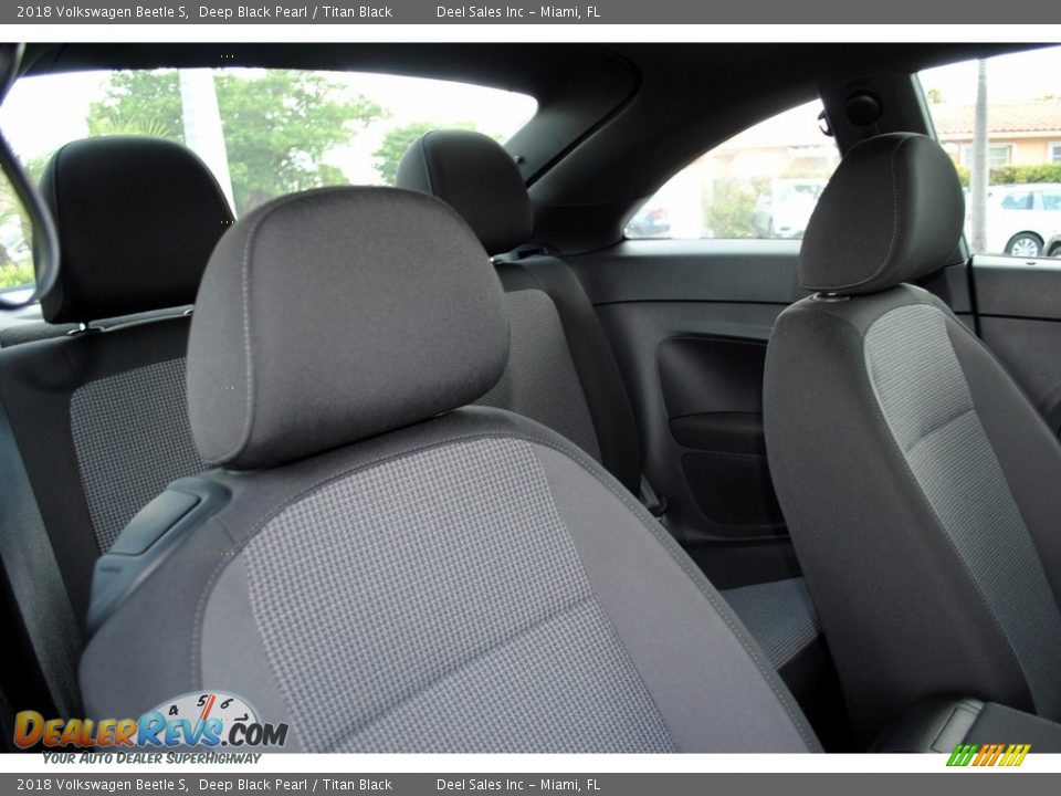 2018 Volkswagen Beetle S Deep Black Pearl / Titan Black Photo #19