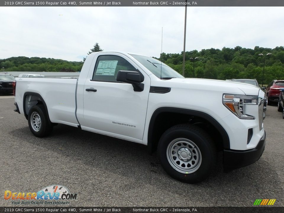 Front 3/4 View of 2019 GMC Sierra 1500 Regular Cab 4WD Photo #3