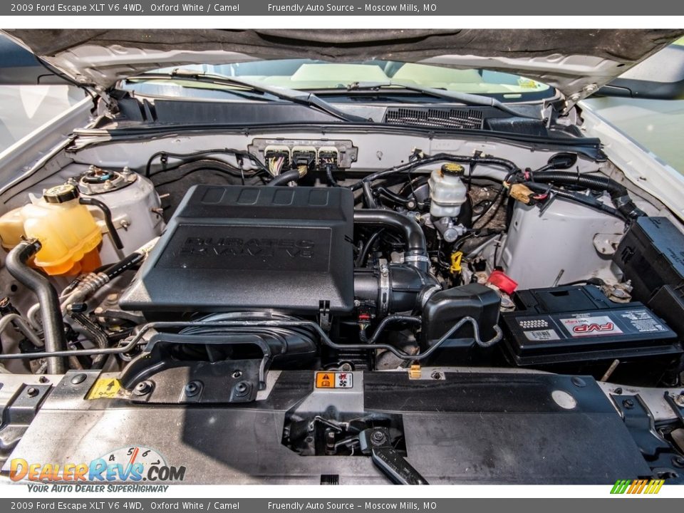 2009 Ford Escape XLT V6 4WD Oxford White / Camel Photo #16