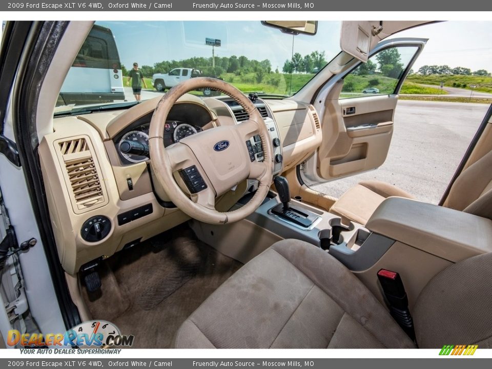2009 Ford Escape XLT V6 4WD Oxford White / Camel Photo #20