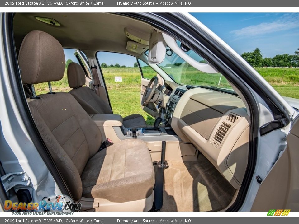 2009 Ford Escape XLT V6 4WD Oxford White / Camel Photo #28