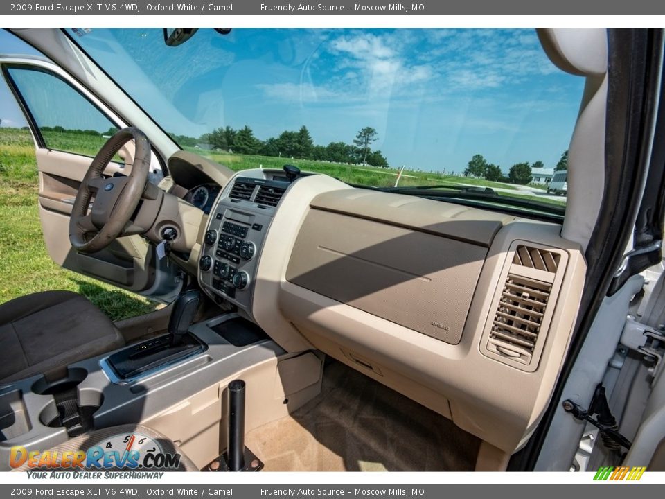 2009 Ford Escape XLT V6 4WD Oxford White / Camel Photo #29