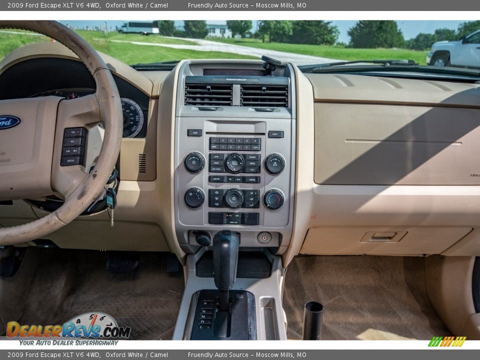 2009 Ford Escape XLT V6 4WD Oxford White / Camel Photo #31