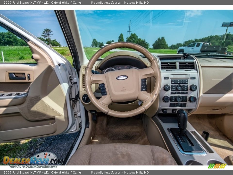 2009 Ford Escape XLT V6 4WD Oxford White / Camel Photo #32