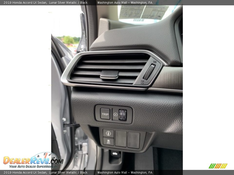 2019 Honda Accord LX Sedan Lunar Silver Metallic / Black Photo #12