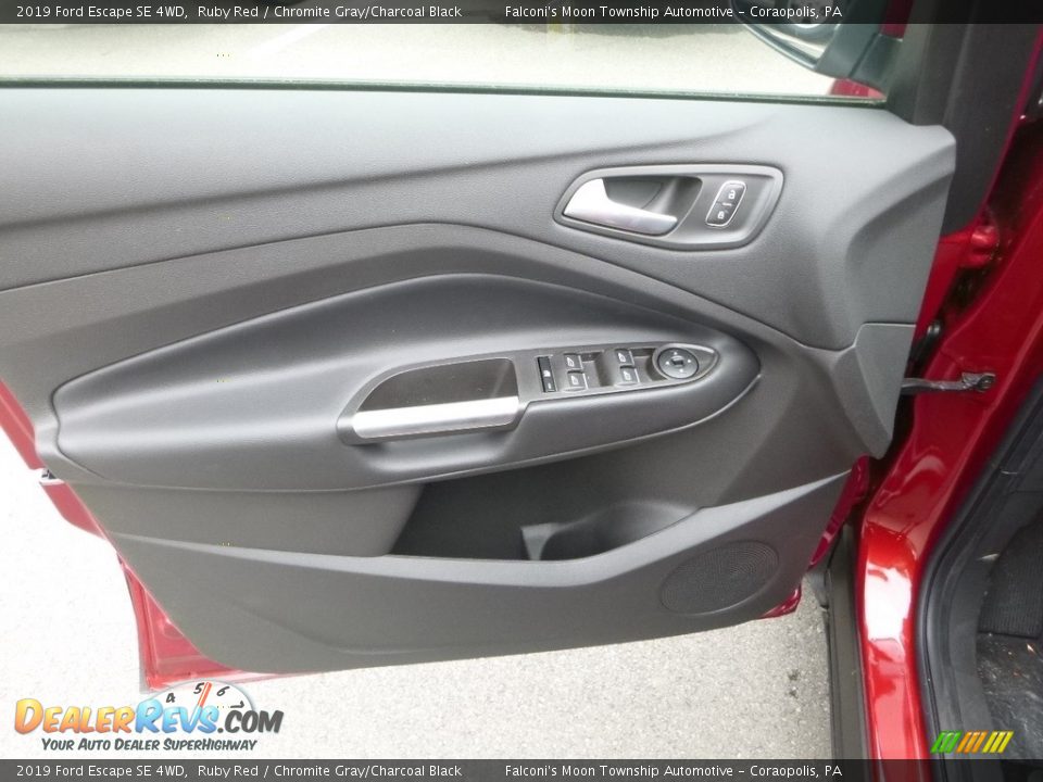Door Panel of 2019 Ford Escape SE 4WD Photo #11