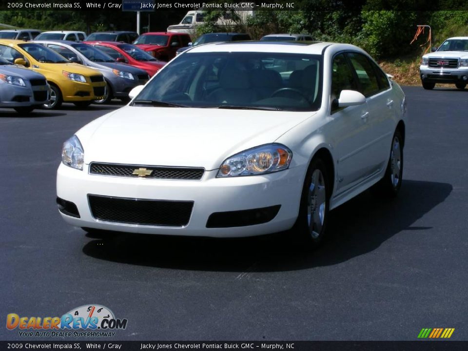 2009 Chevrolet Impala SS White / Gray Photo #2