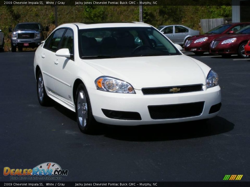 2009 Chevrolet Impala SS White / Gray Photo #4