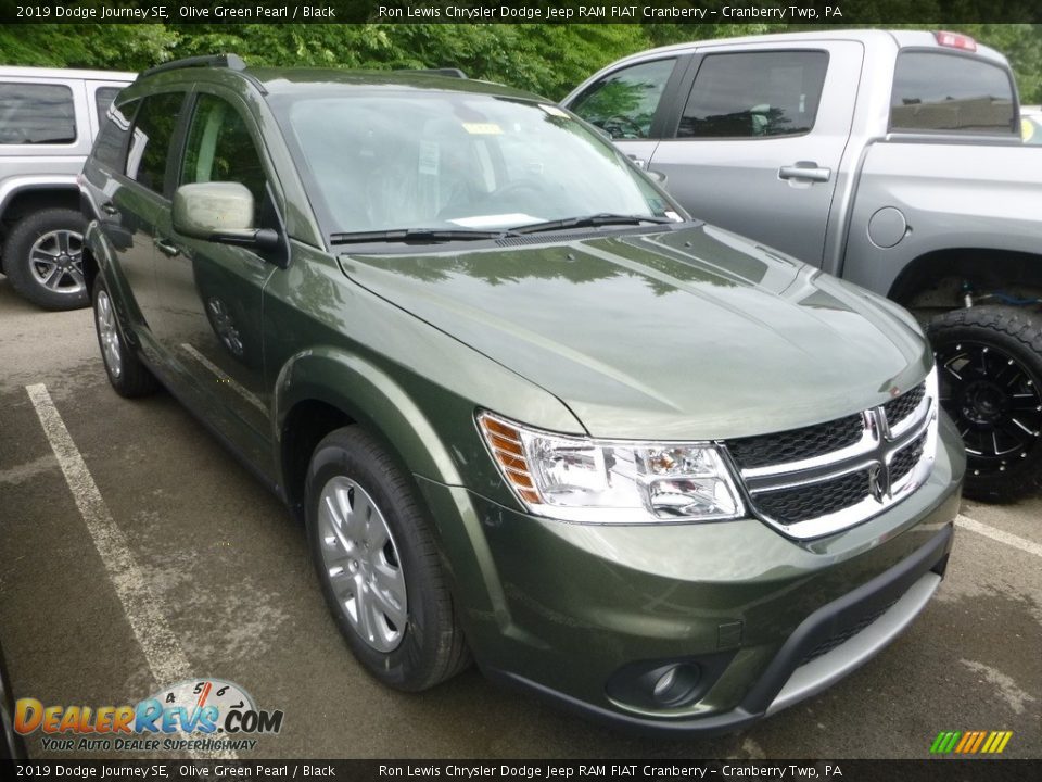 Front 3/4 View of 2019 Dodge Journey SE Photo #6