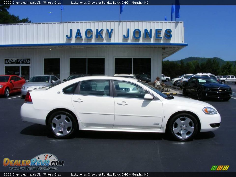 2009 Chevrolet Impala SS White / Gray Photo #5