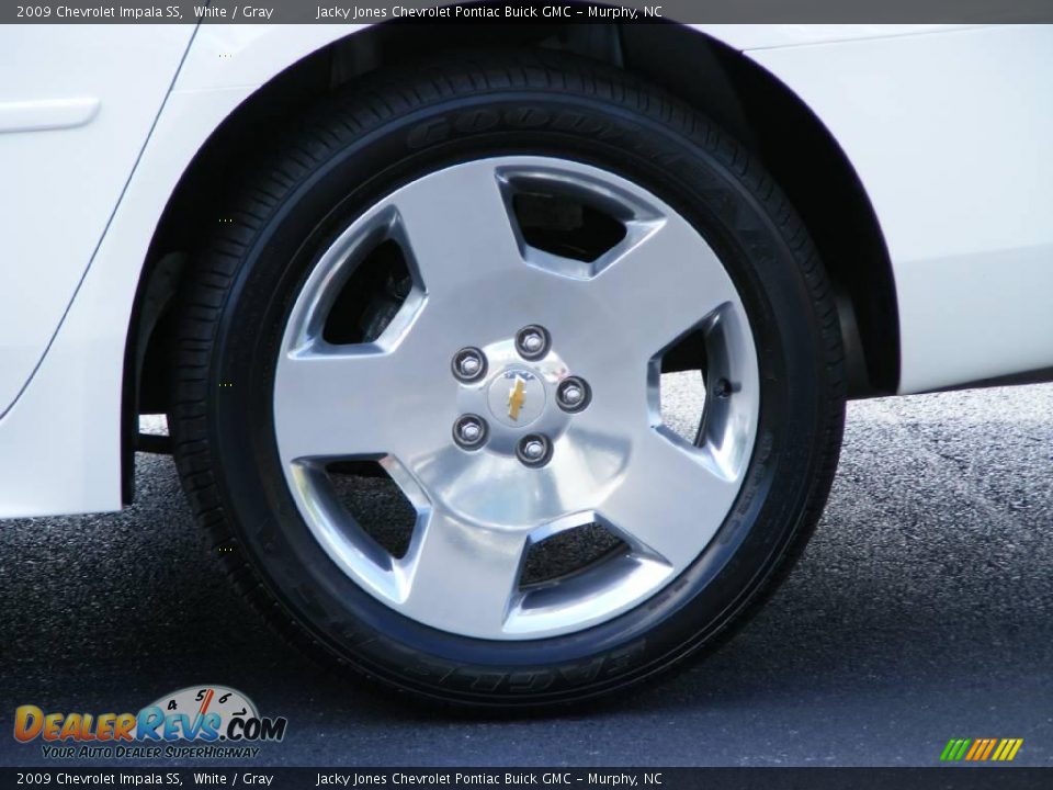 2009 Chevrolet Impala SS White / Gray Photo #10