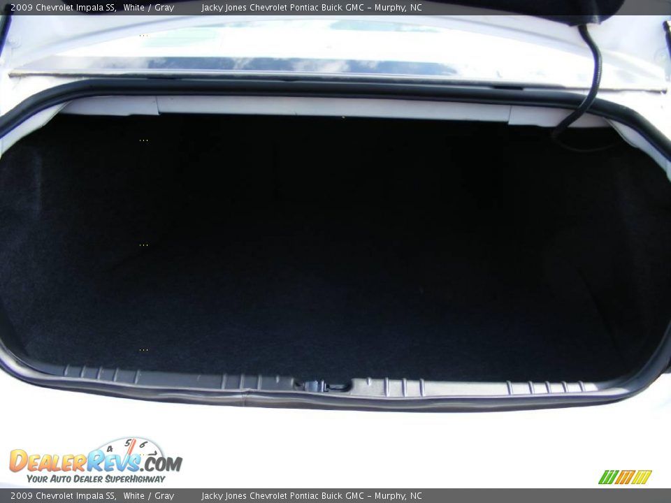 2009 Chevrolet Impala SS White / Gray Photo #11