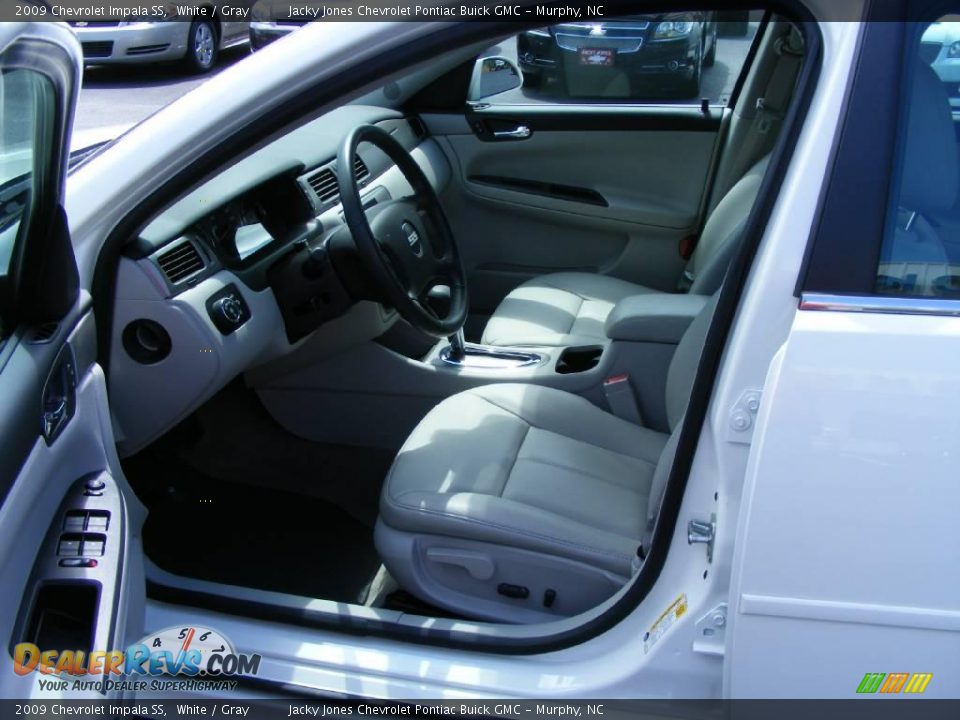 2009 Chevrolet Impala SS White / Gray Photo #13