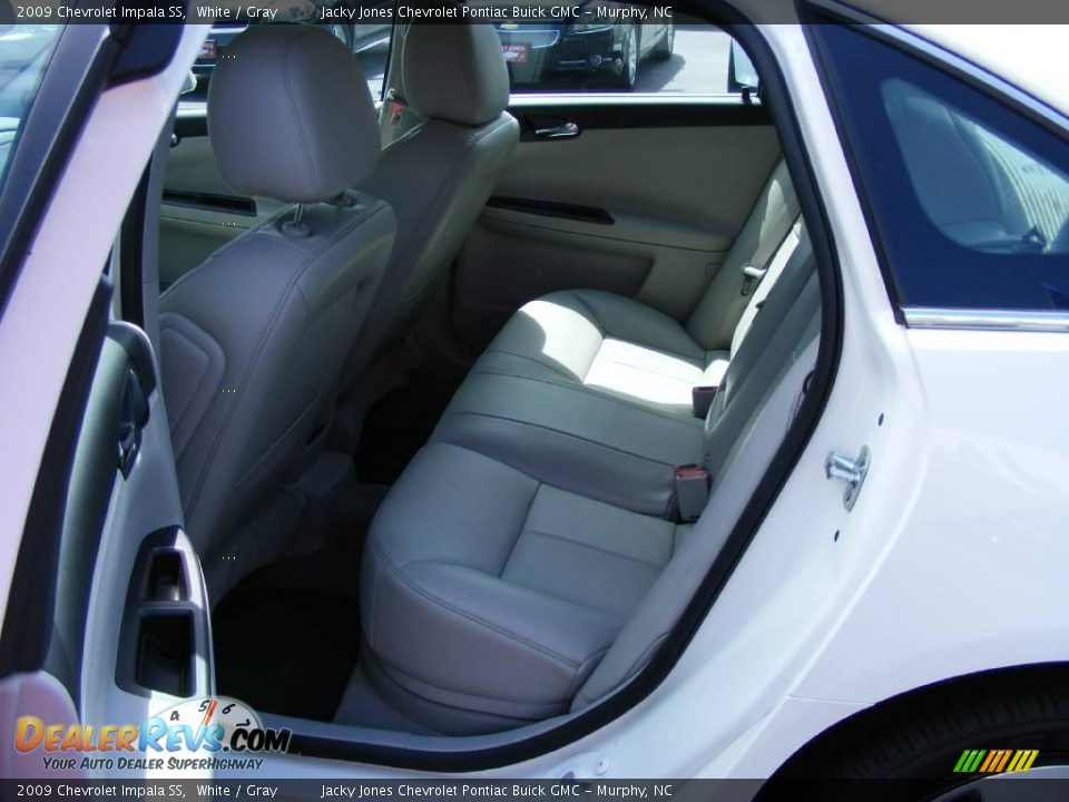 2009 Chevrolet Impala SS White / Gray Photo #14
