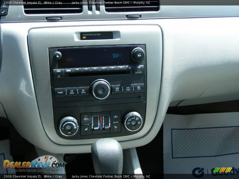 2009 Chevrolet Impala SS White / Gray Photo #19