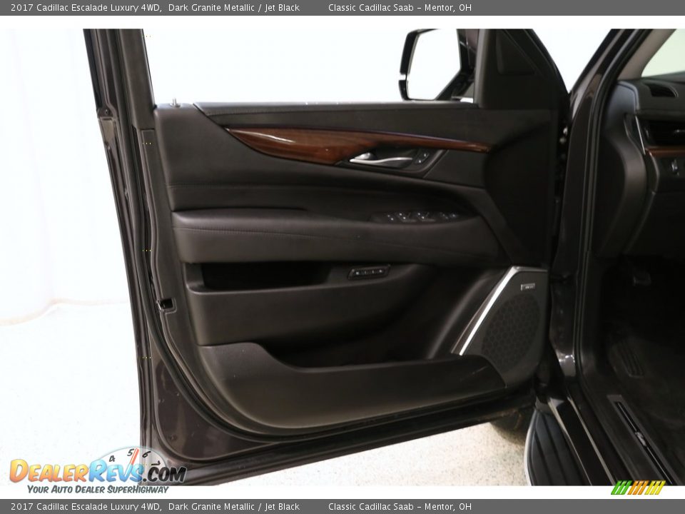 2017 Cadillac Escalade Luxury 4WD Dark Granite Metallic / Jet Black Photo #4