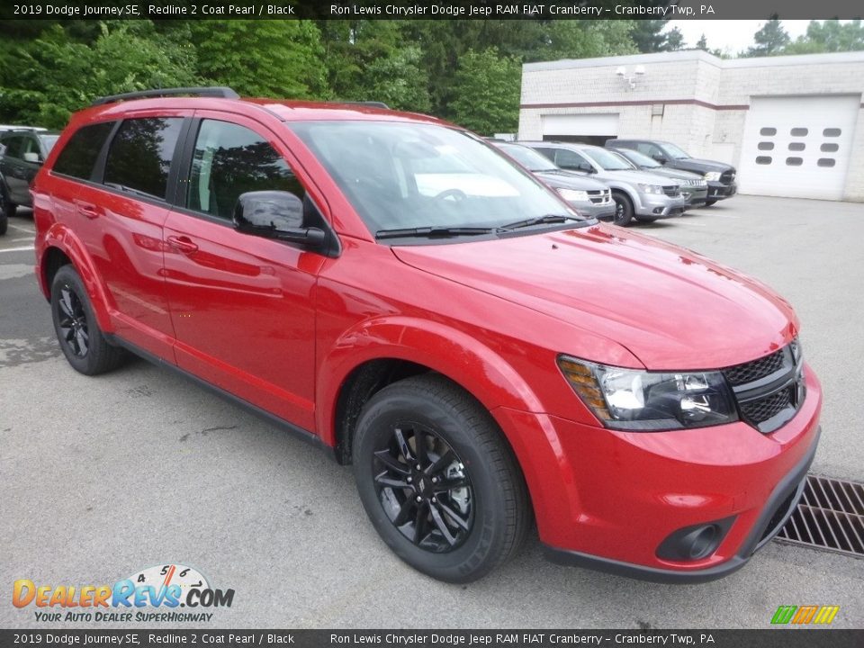 Front 3/4 View of 2019 Dodge Journey SE Photo #7