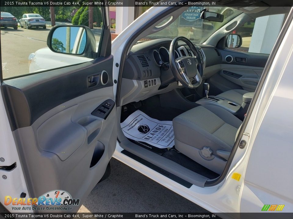 2015 Toyota Tacoma V6 Double Cab 4x4 Super White / Graphite Photo #3