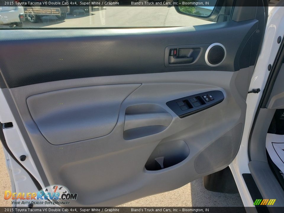 2015 Toyota Tacoma V6 Double Cab 4x4 Super White / Graphite Photo #4