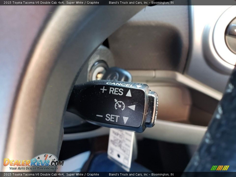 2015 Toyota Tacoma V6 Double Cab 4x4 Super White / Graphite Photo #12