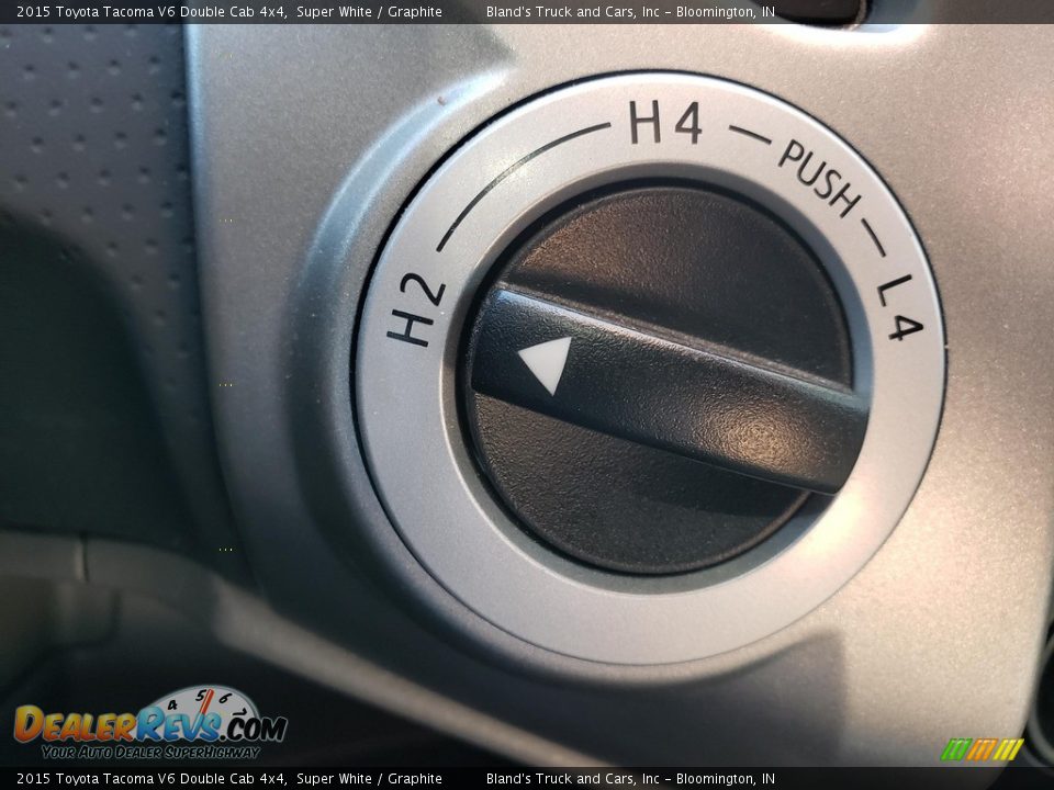 2015 Toyota Tacoma V6 Double Cab 4x4 Super White / Graphite Photo #17