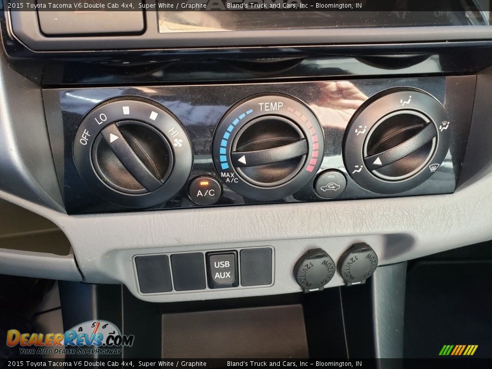 2015 Toyota Tacoma V6 Double Cab 4x4 Super White / Graphite Photo #22
