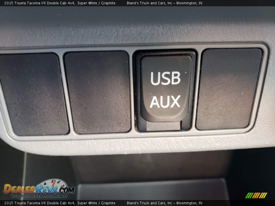 2015 Toyota Tacoma V6 Double Cab 4x4 Super White / Graphite Photo #23