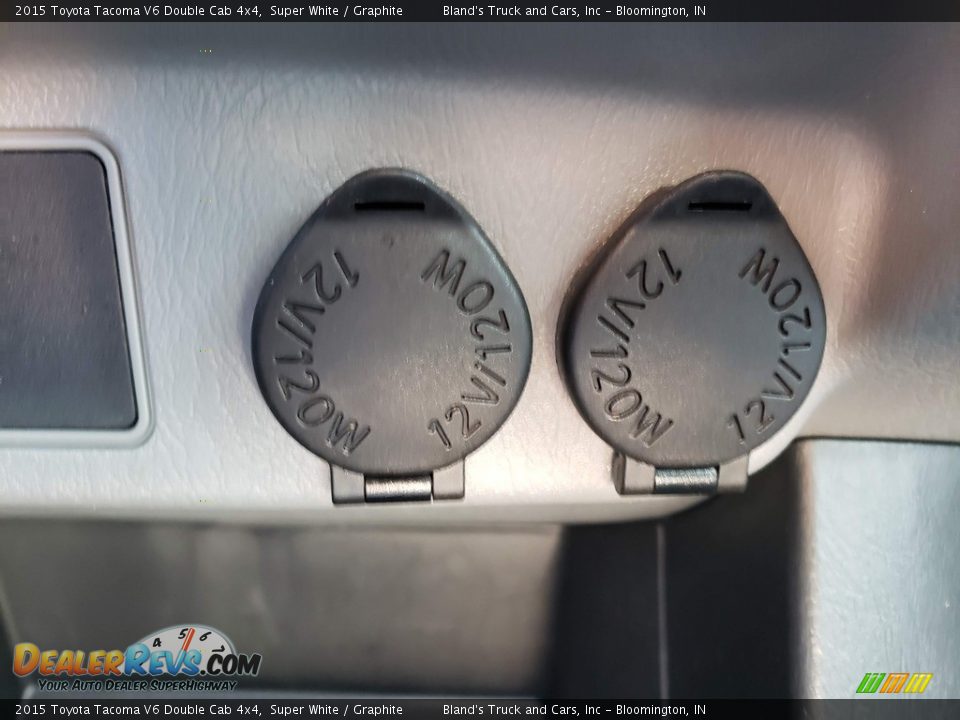 2015 Toyota Tacoma V6 Double Cab 4x4 Super White / Graphite Photo #24