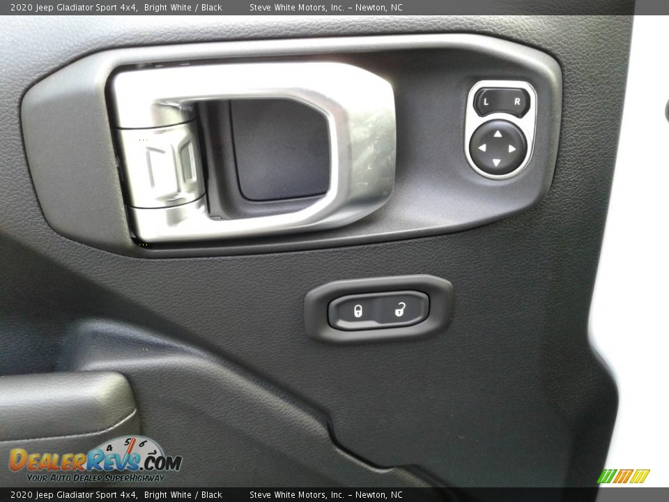 Controls of 2020 Jeep Gladiator Sport 4x4 Photo #9