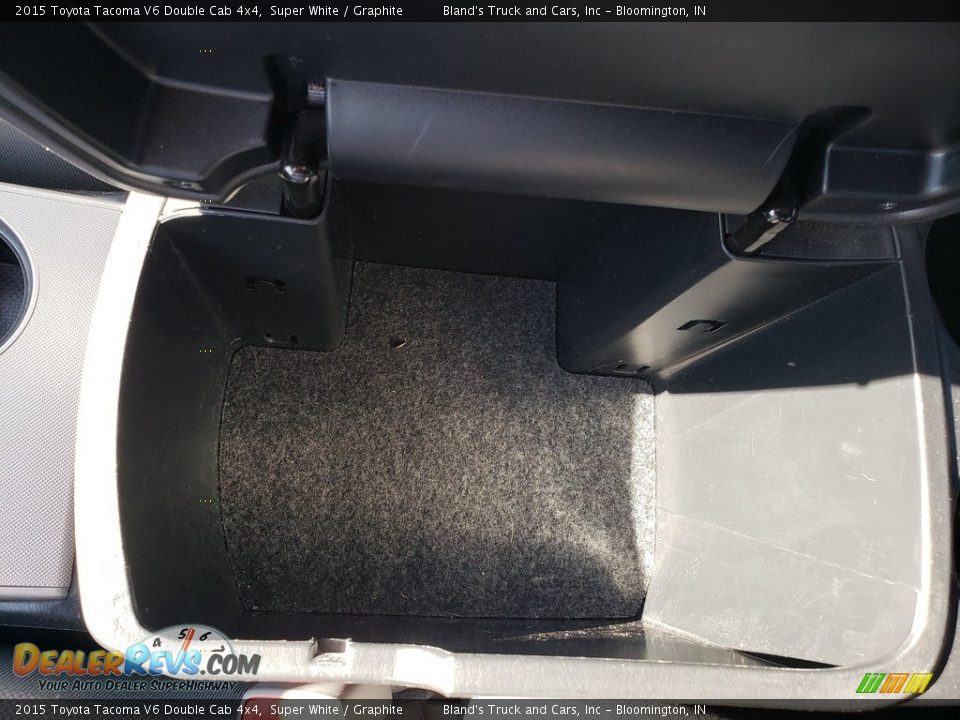 2015 Toyota Tacoma V6 Double Cab 4x4 Super White / Graphite Photo #27