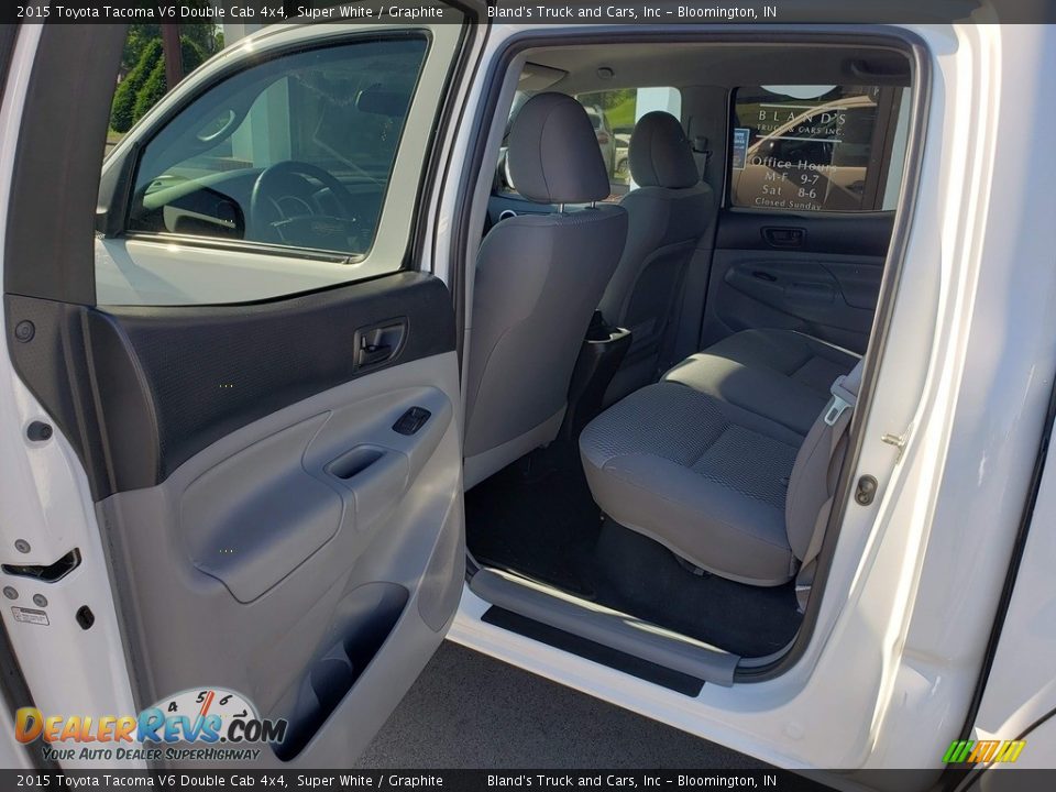 2015 Toyota Tacoma V6 Double Cab 4x4 Super White / Graphite Photo #28