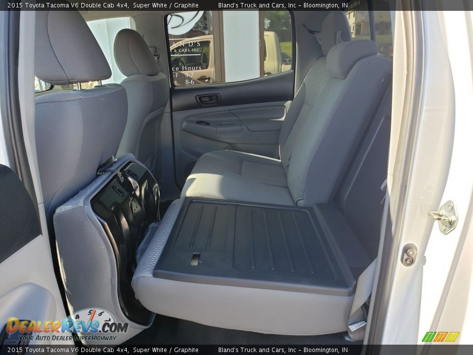 2015 Toyota Tacoma V6 Double Cab 4x4 Super White / Graphite Photo #31