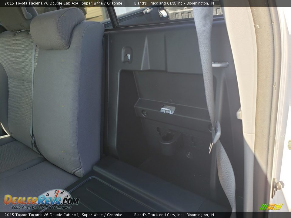 2015 Toyota Tacoma V6 Double Cab 4x4 Super White / Graphite Photo #32